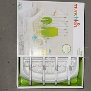 Munchkin Foldable Bottle Drying Rack - White and Green